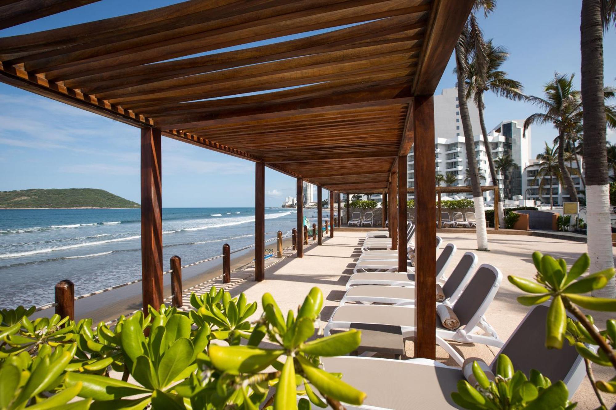 Costa De Oro Beach Hotel Mazatlán Exteriör bild